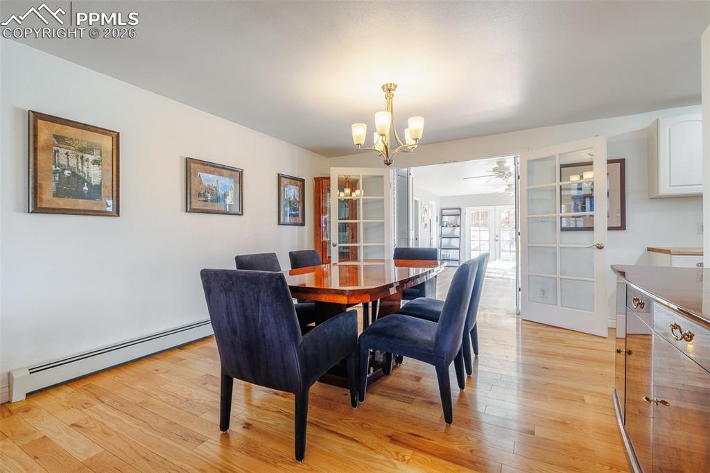 Image 27 of 50: Dining Area