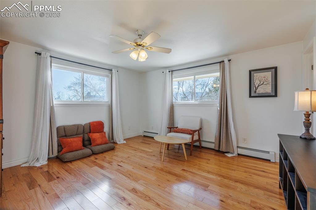 Image 33 of 50: Sitting Room