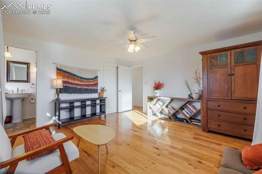 Image 34 of 50: Sitting Room