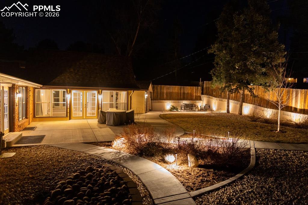 Image 5 of 50: Back of Structure