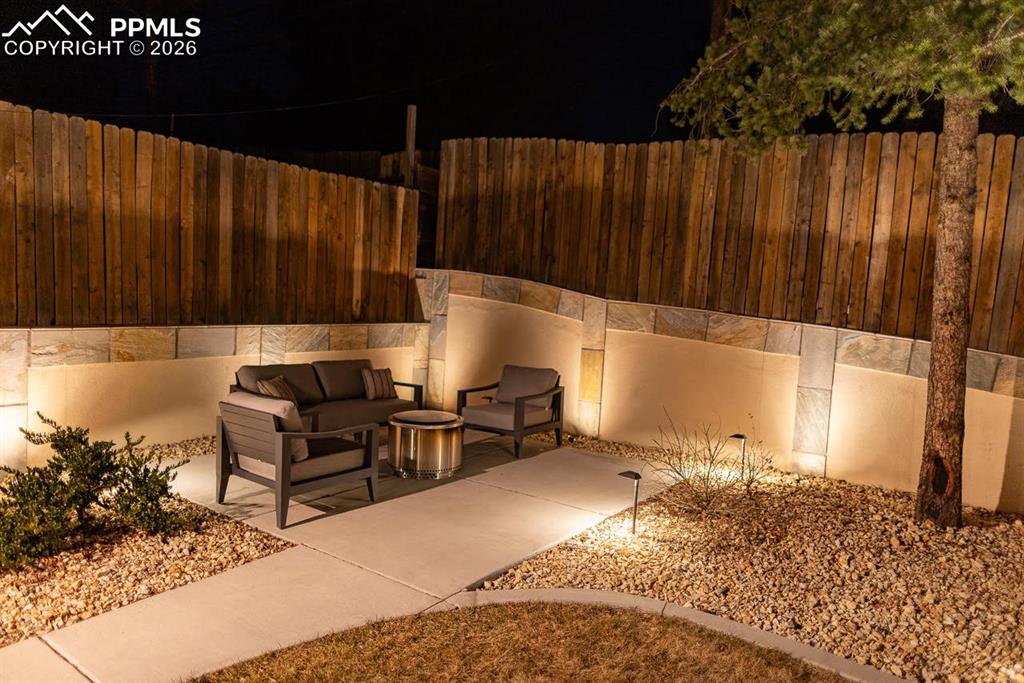 Image 6 of 50: Patio