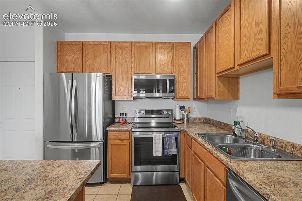 Image 18 of 44: Kitchen