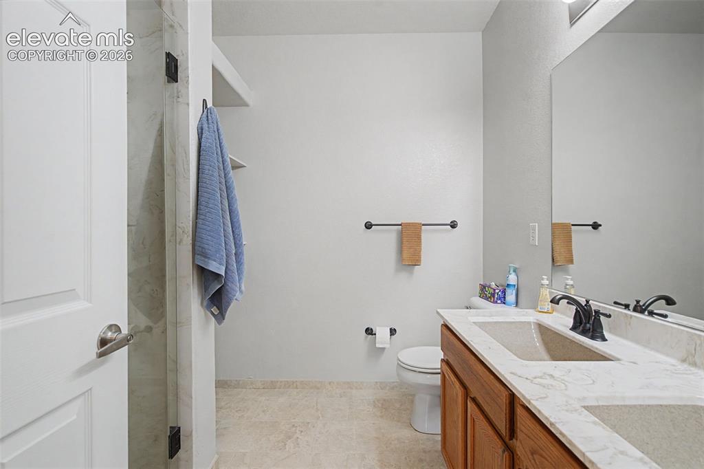 Image 35 of 44: Bathroom