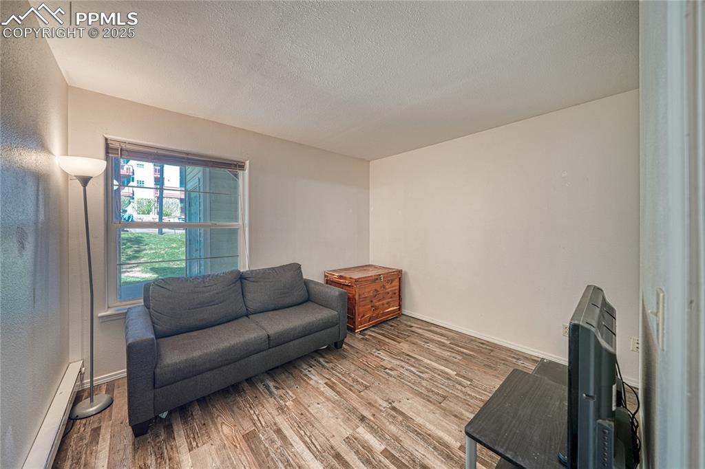 Image 16 of 20: 2nd bedroom