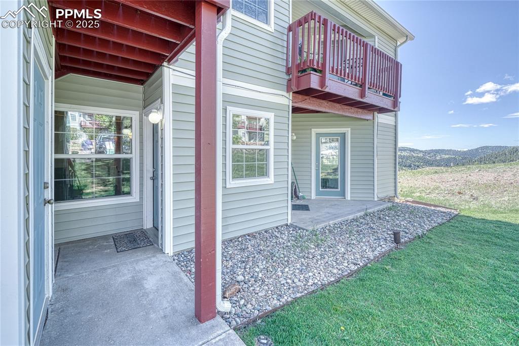 Image 6 of 20: Entrance with storage shed