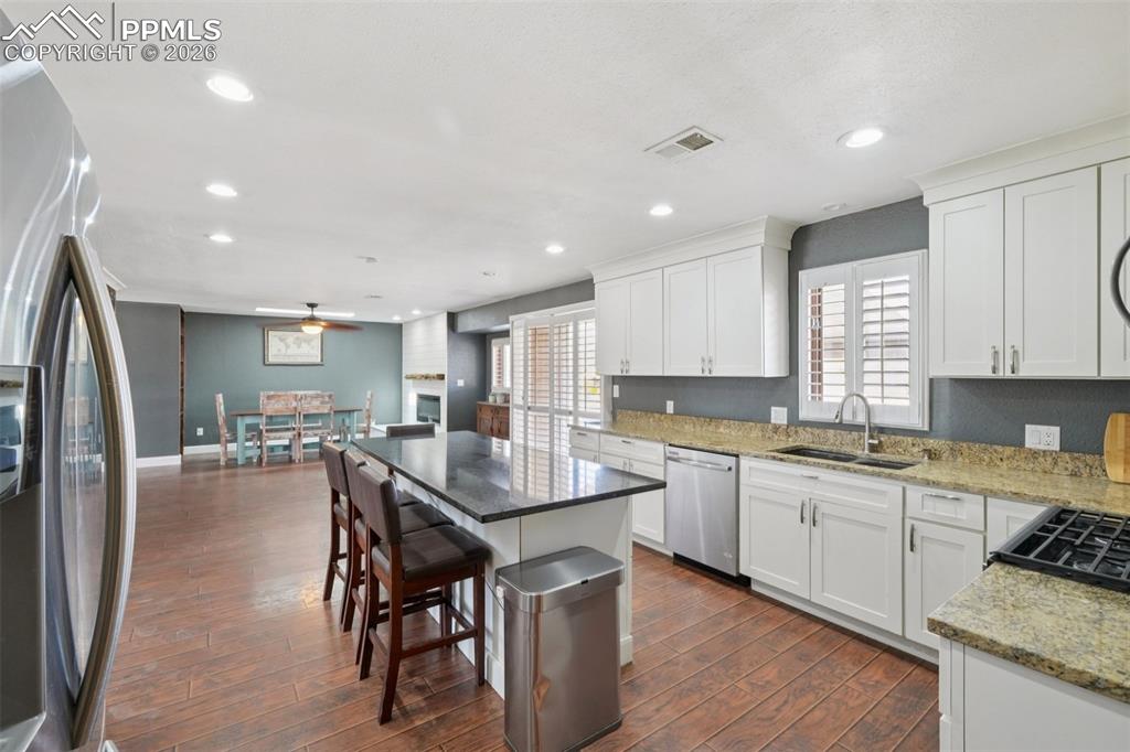 Image 26 of 50: Kitchen