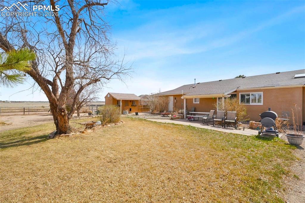 Image 4 of 50: Back of Structure