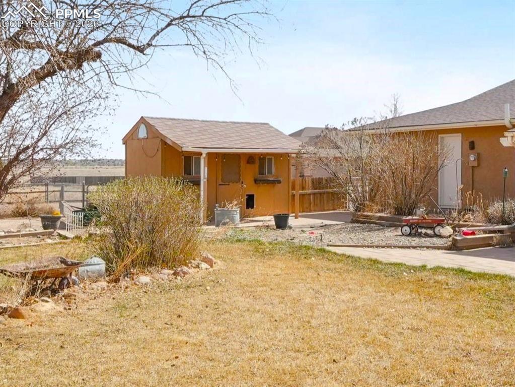 Image 5 of 50: Back of Structure