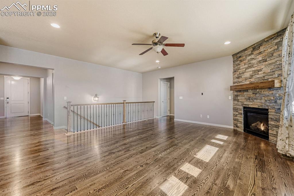 Image 14 of 37: Living Room