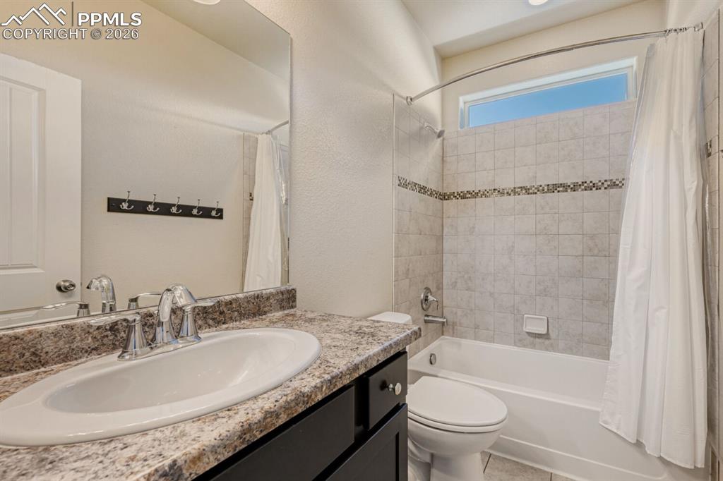 Image 33 of 37: Bathroom