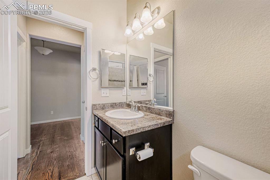 Image 34 of 37: Bathroom