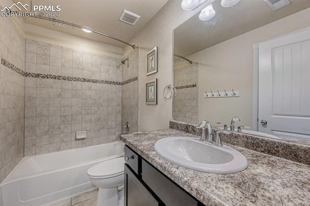 Image 35 of 37: Bathroom