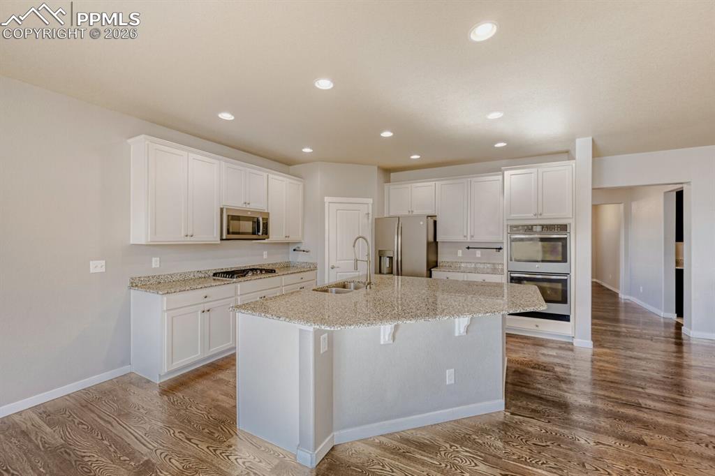 Image 7 of 37: Kitchen