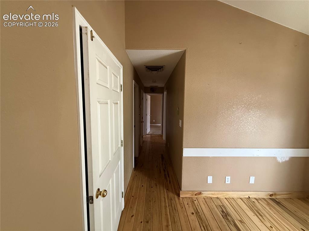 Image 14 of 20: Living Room