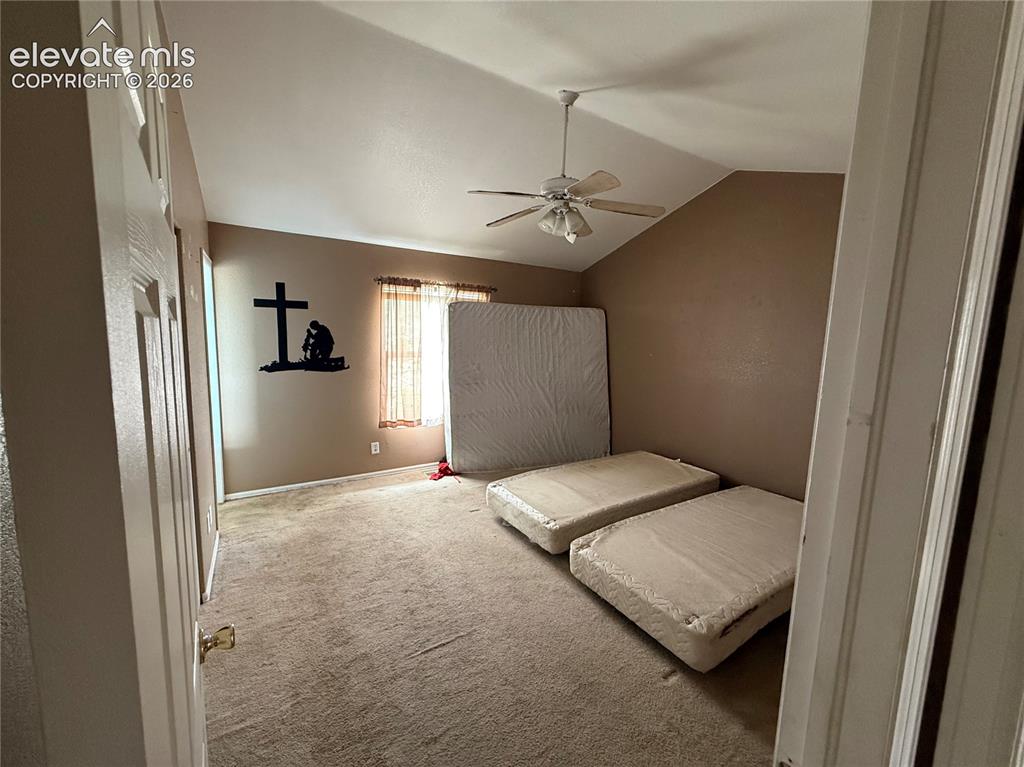 Image 15 of 20: Bedroom