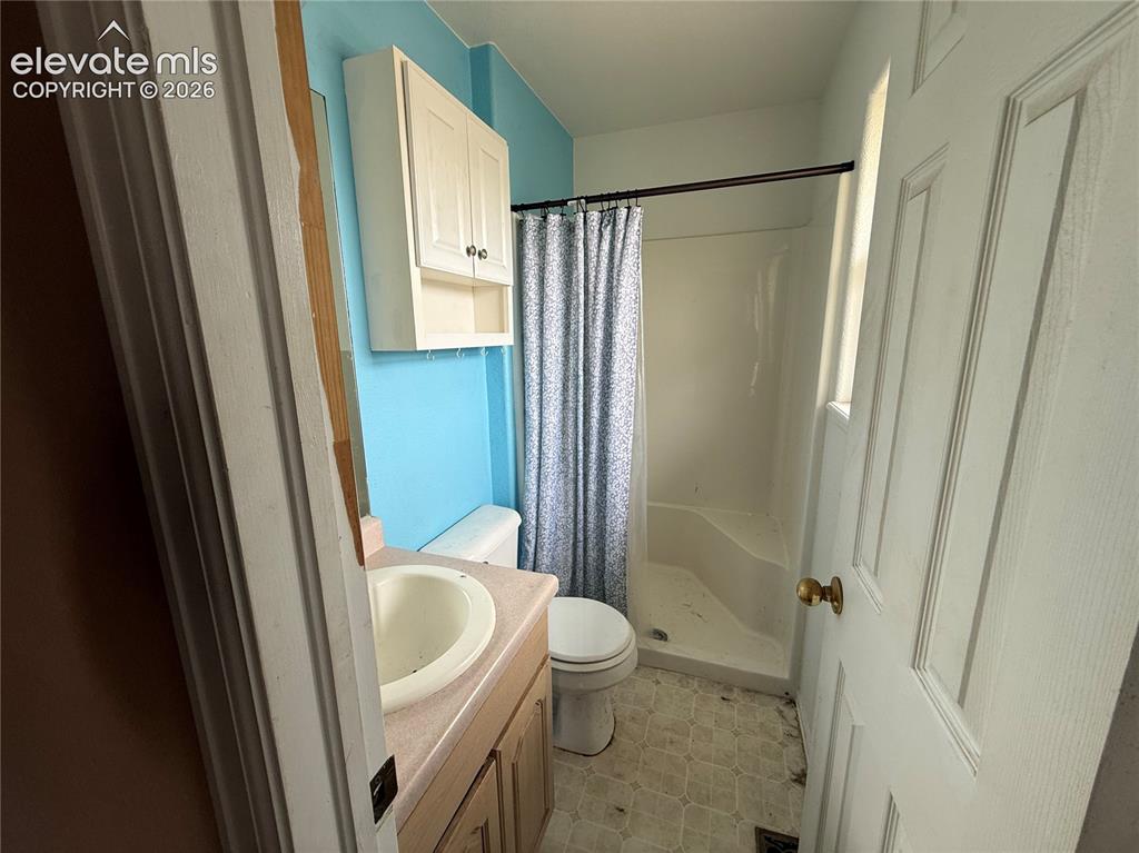 Image 19 of 20: Bathroom