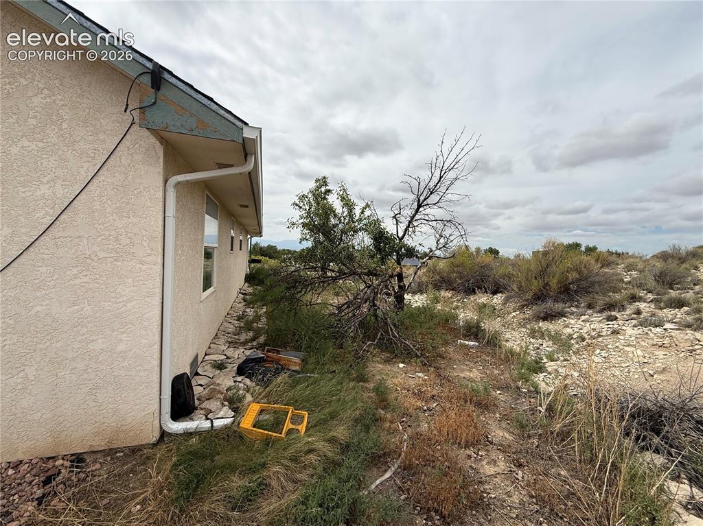 Image 5 of 20: Side of Structure