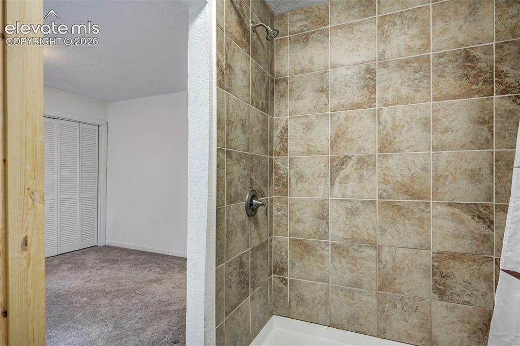 Image 15 of 43: Bathroom