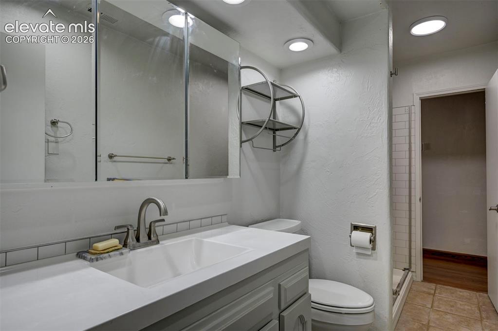 Image 17 of 43: Guest Bath