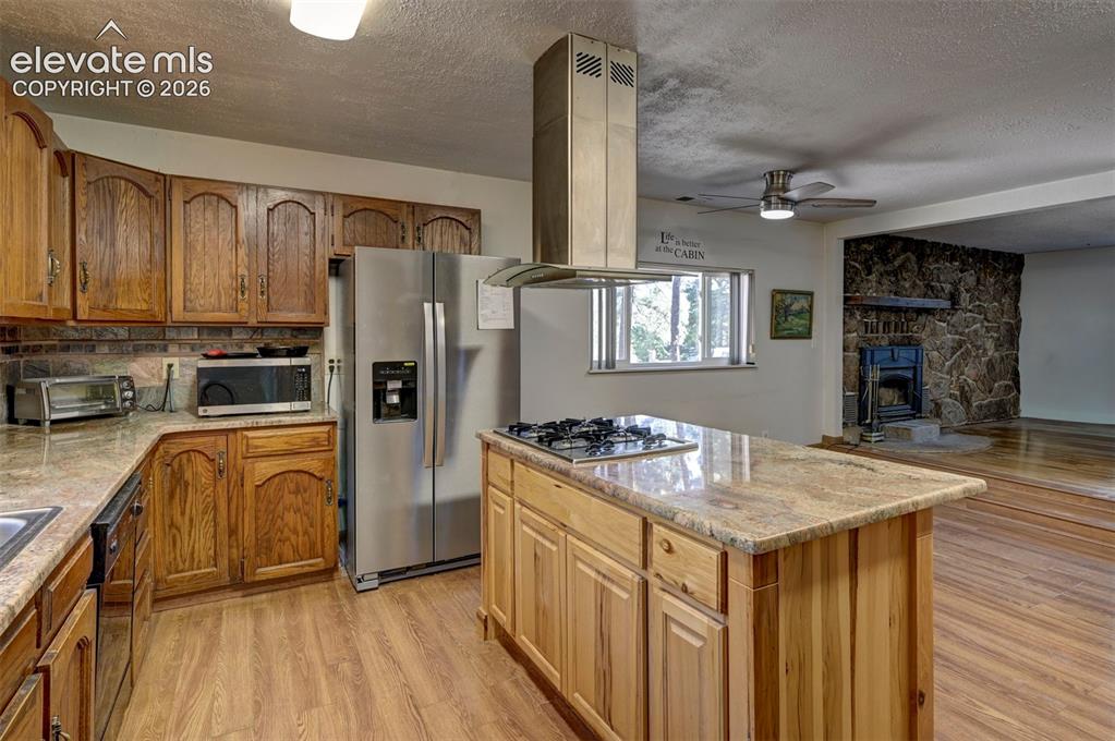 Image 6 of 43: Kitchen