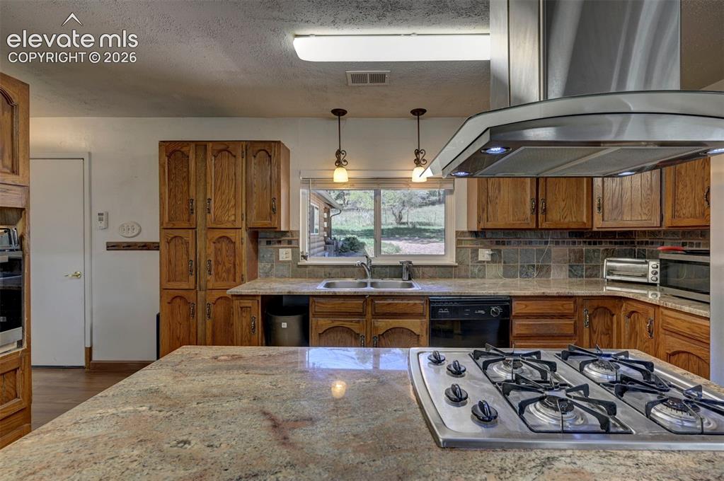Image 7 of 43: Kitchen