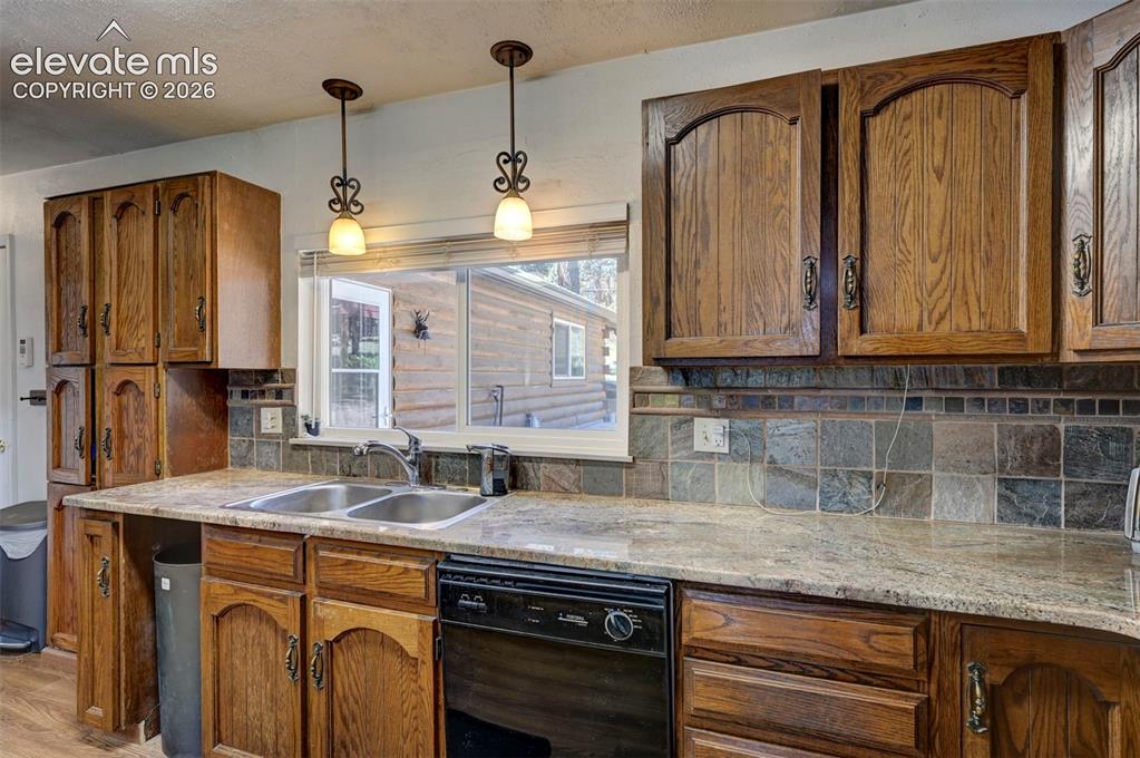 Image 8 of 43: Kitchen
