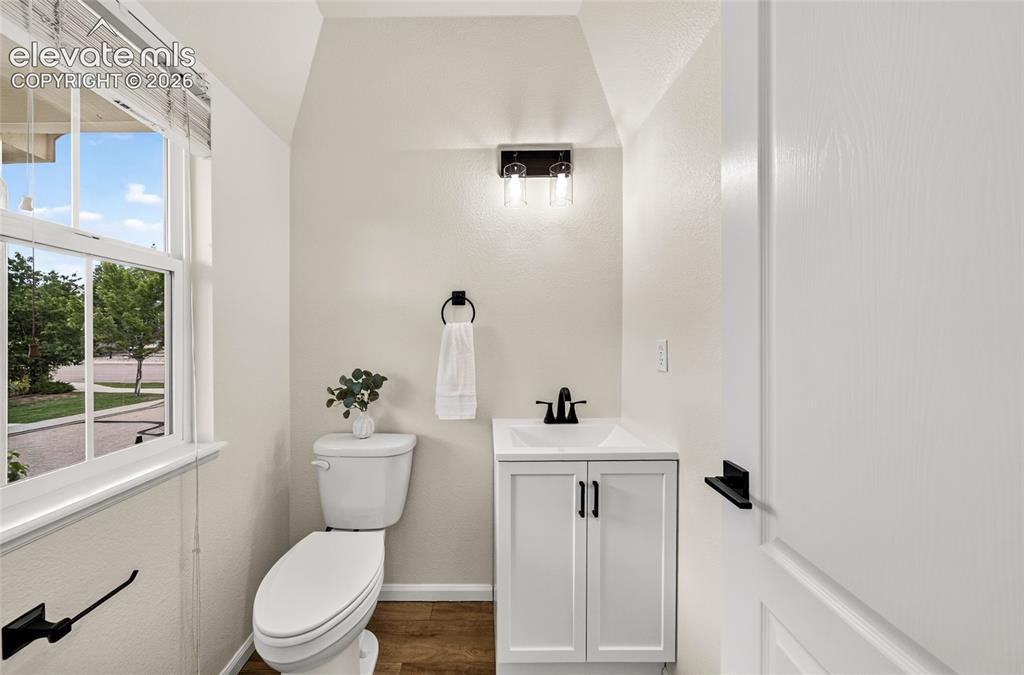 Image 8 of 32: Bathroom