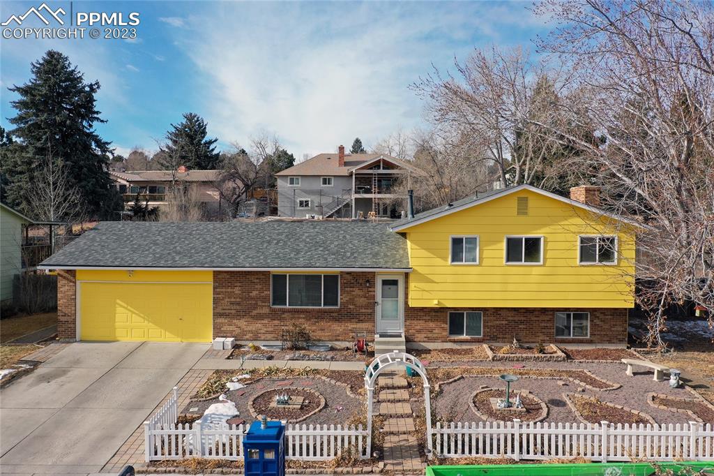 Listing 8601640, Image 1 of 37