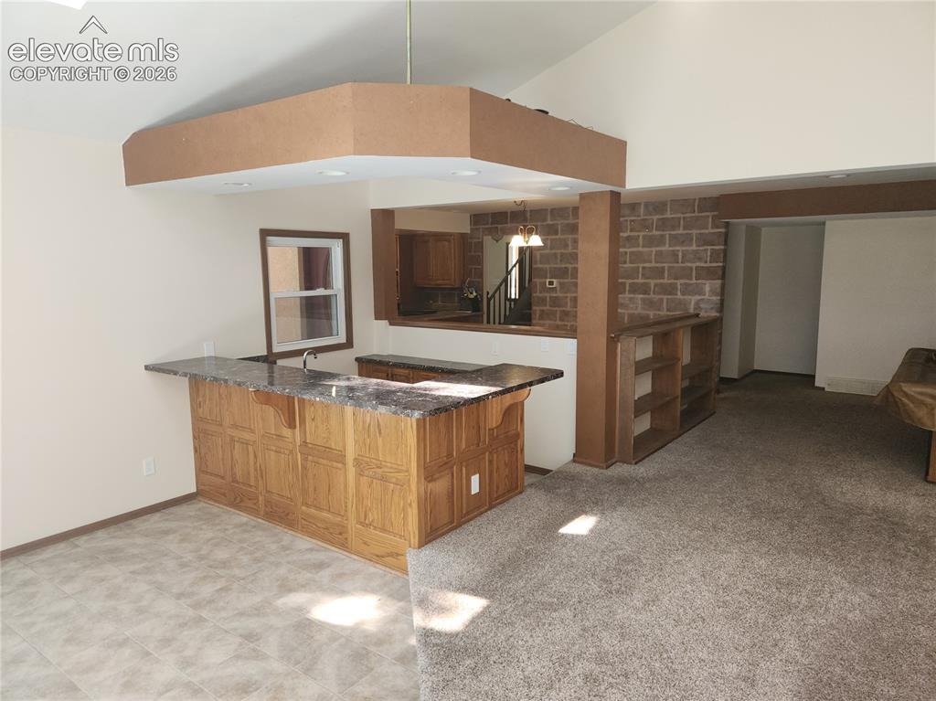 Image 10 of 32: Kitchen