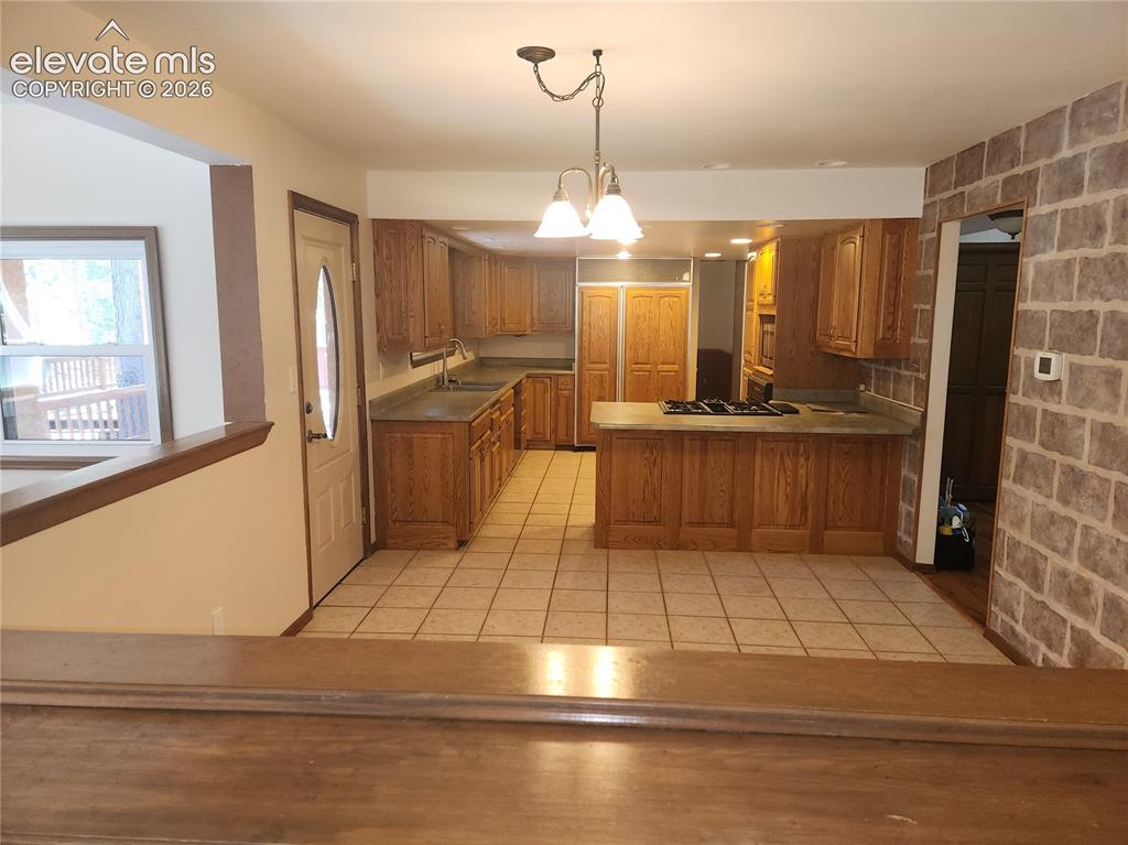 Image 15 of 32: Kitchen