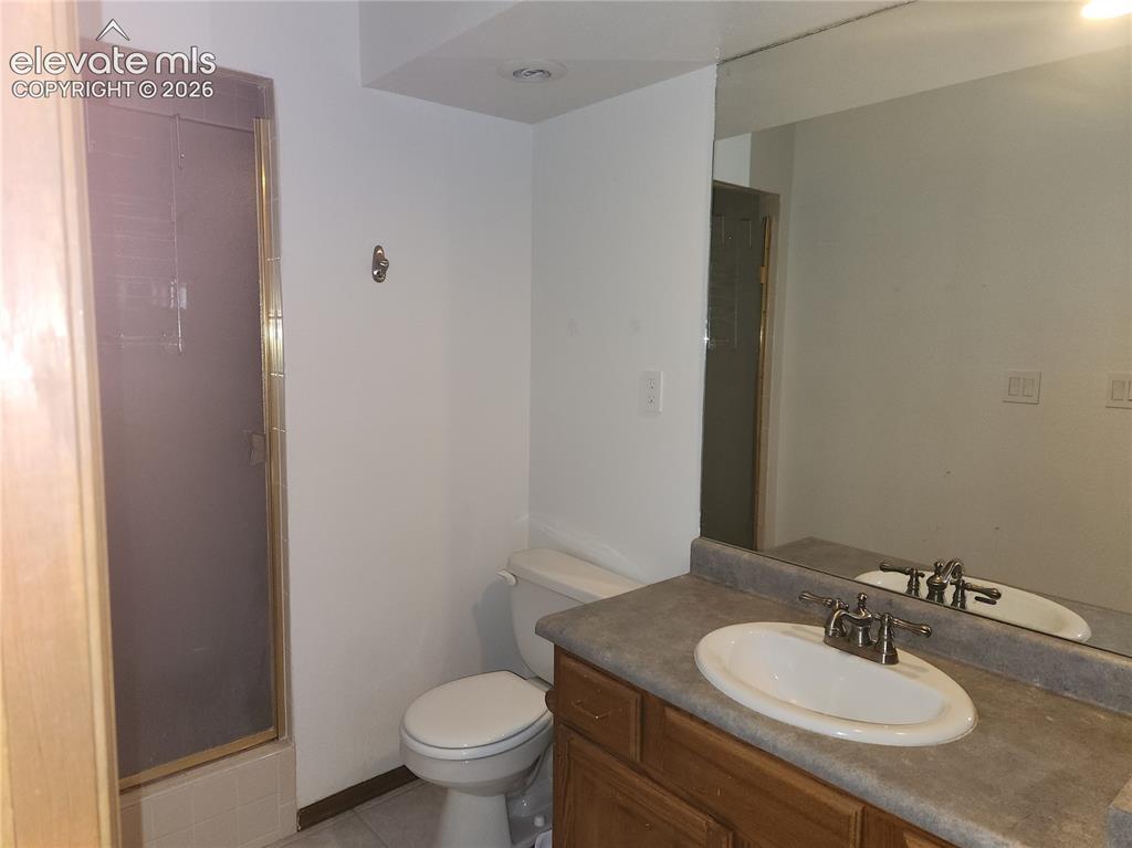 Image 29 of 32: Bathroom