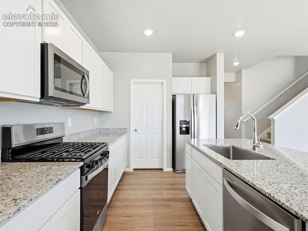 Image 10 of 28: Kitchen