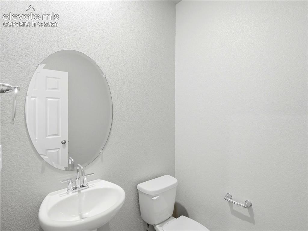 Image 4 of 28: Bathroom