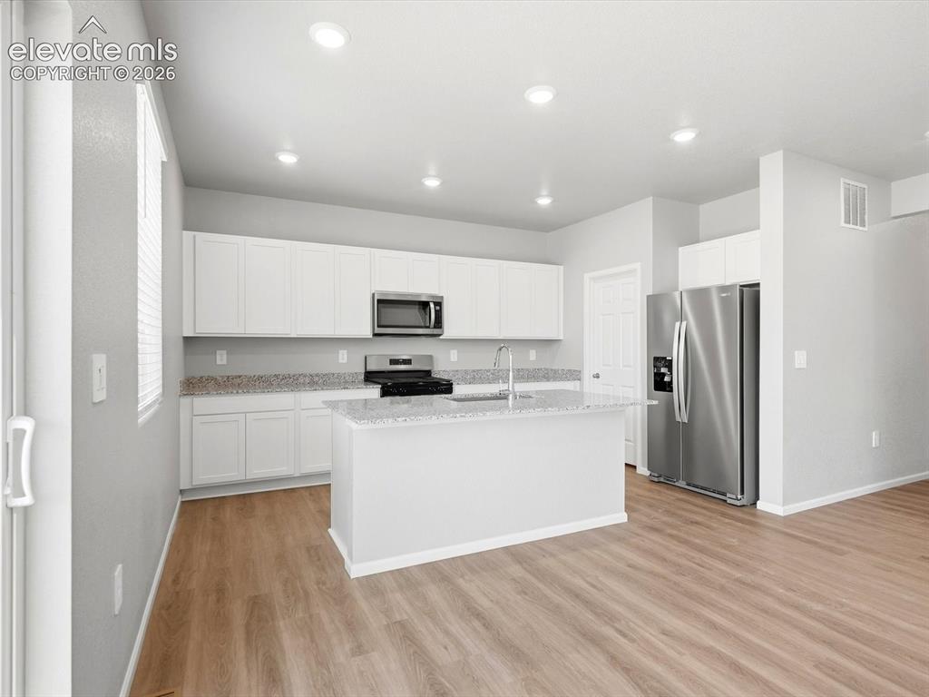 Image 5 of 28: Kitchen