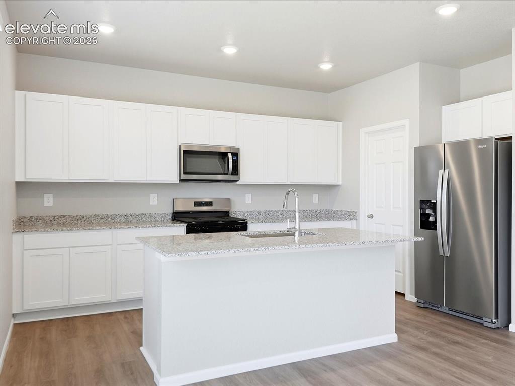 Image 6 of 28: Kitchen
