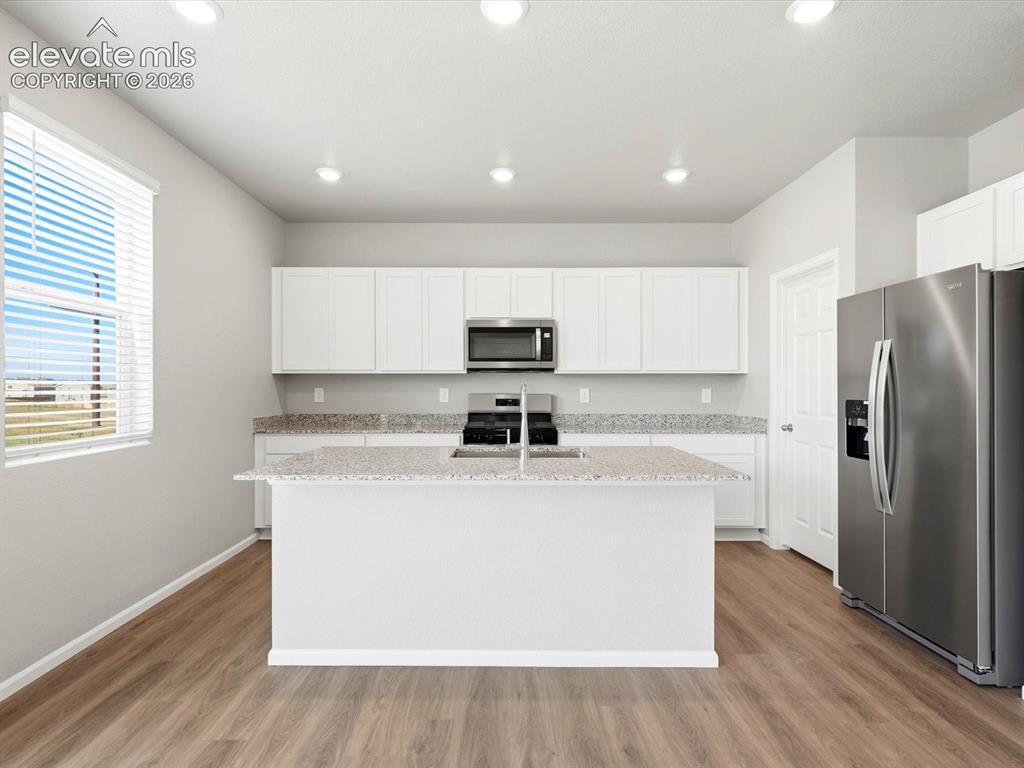 Image 7 of 28: Kitchen