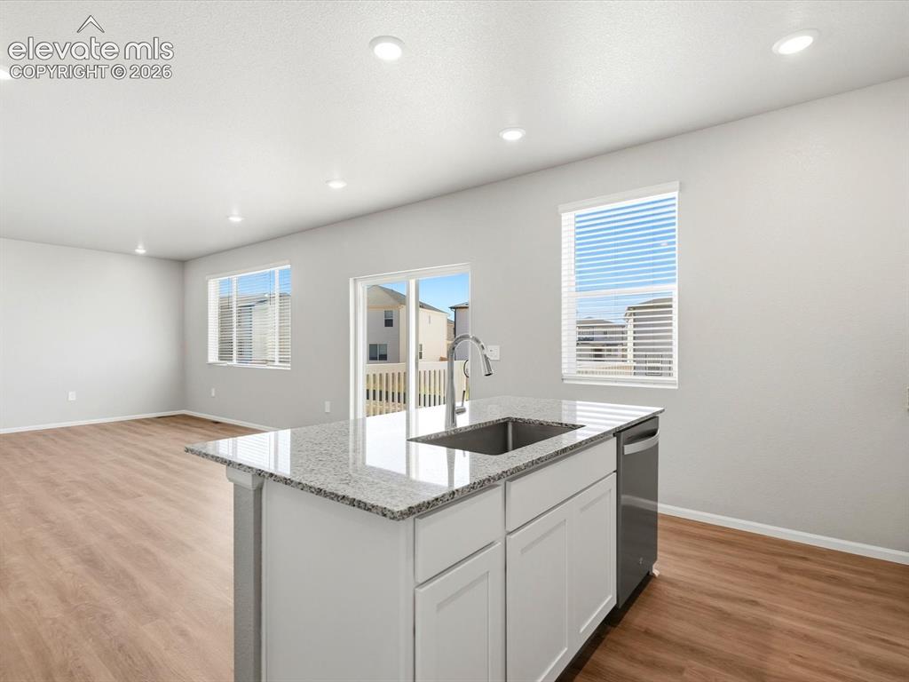 Image 8 of 28: Kitchen