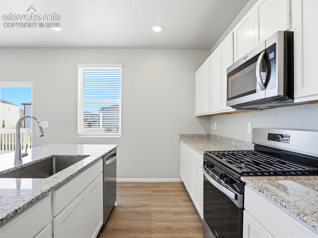 Image 9 of 28: Kitchen