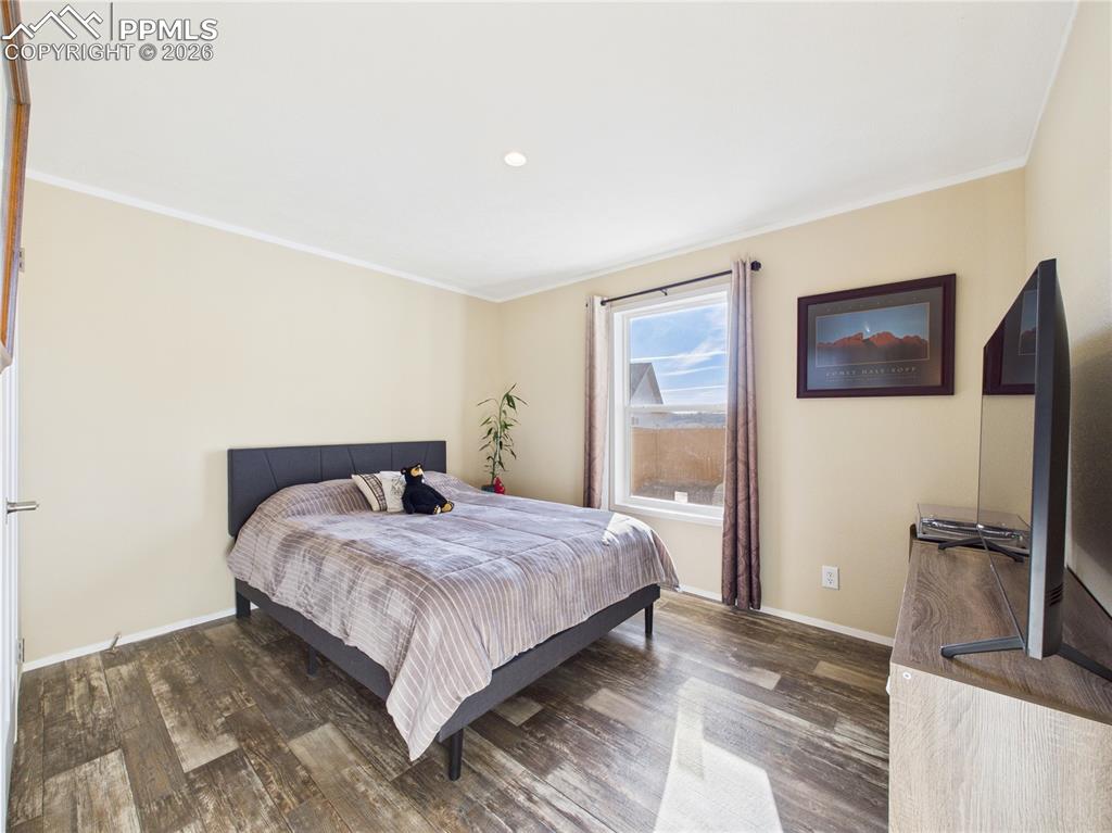 Image 17 of 39: Bedroom