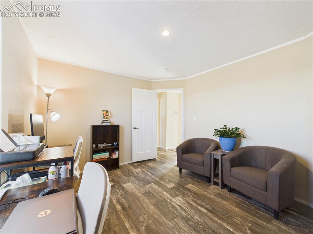 Image 21 of 39: Office