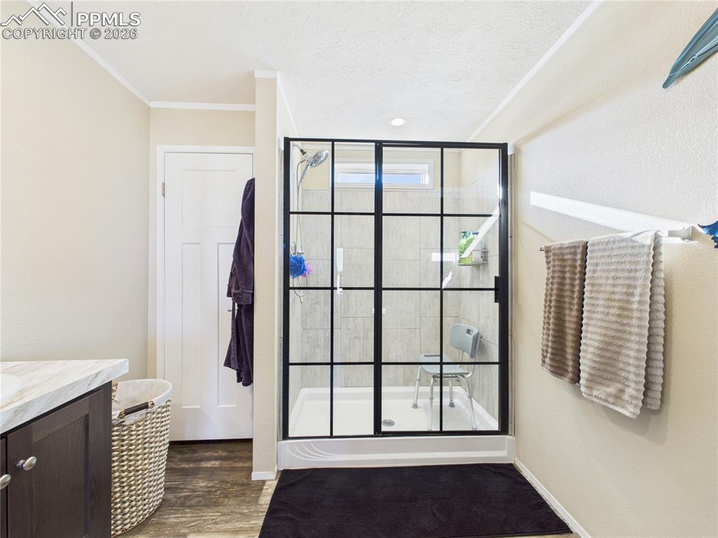 Image 26 of 39: Entry