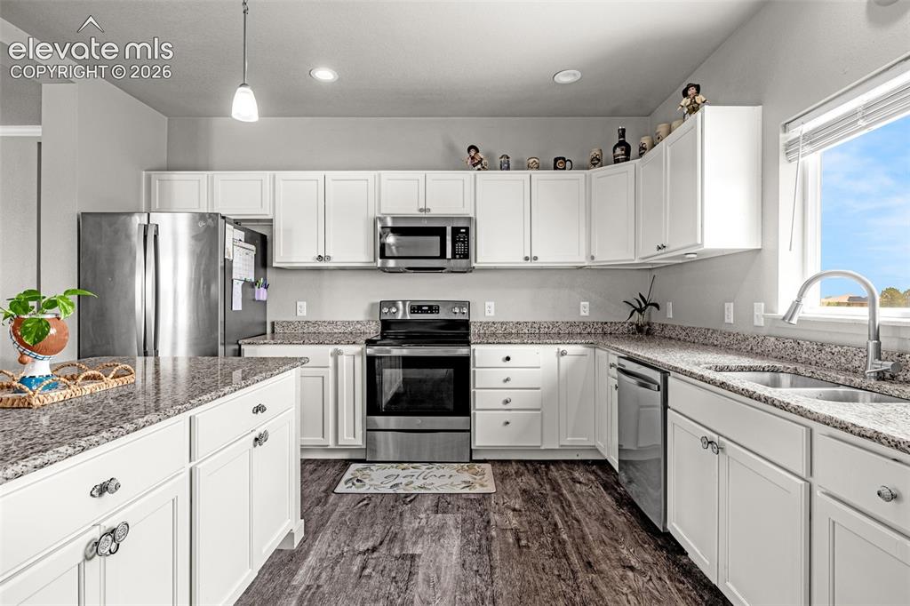 Image 11 of 33: Kitchen