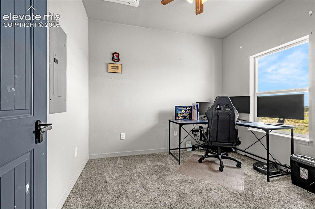 Image 13 of 33: Office