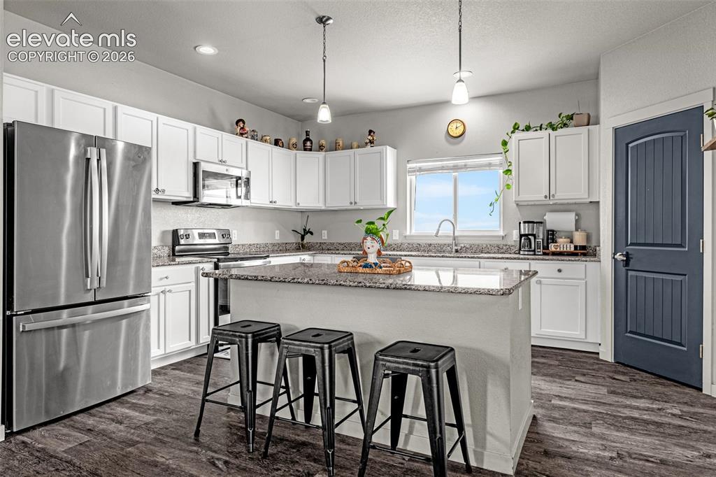 Image 8 of 33: Kitchen