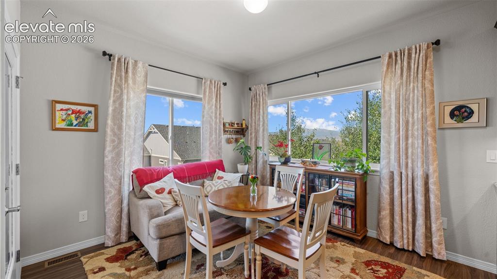 Image 12 of 41: Breakfast Area