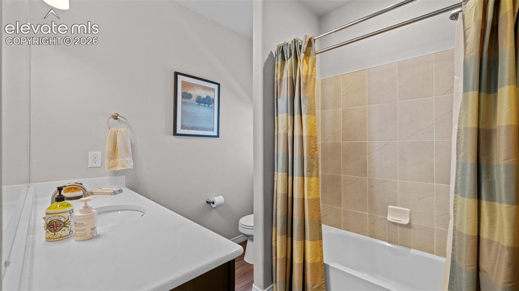 Image 21 of 41: Bathroom