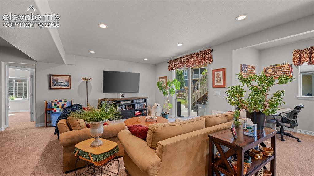 Image 22 of 41: Family Room