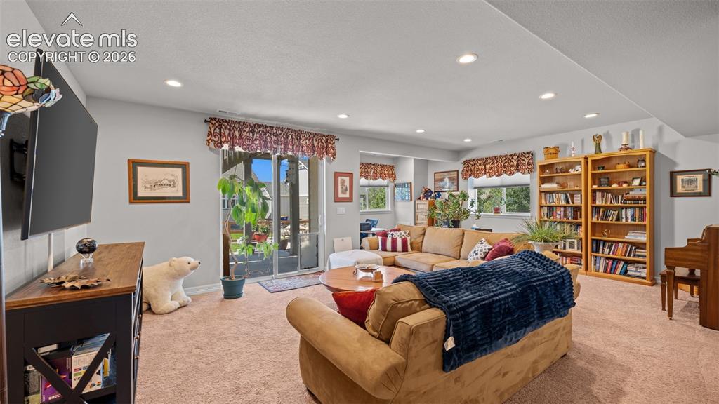 Image 23 of 41: Family Room