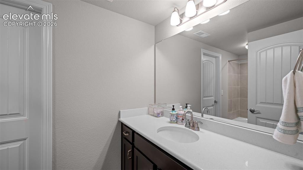 Image 30 of 41: Bathroom