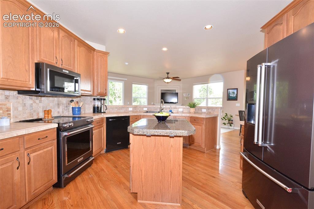 Image 11 of 34: Kitchen
